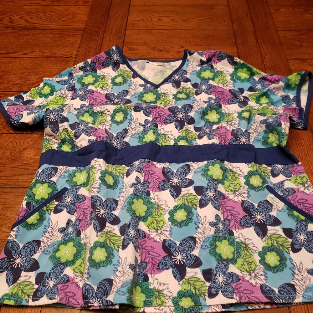 Scrub tops - Picture 9 of 16